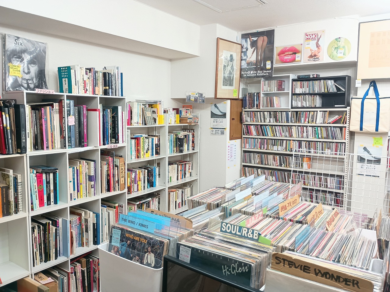 店内 レコード棚
